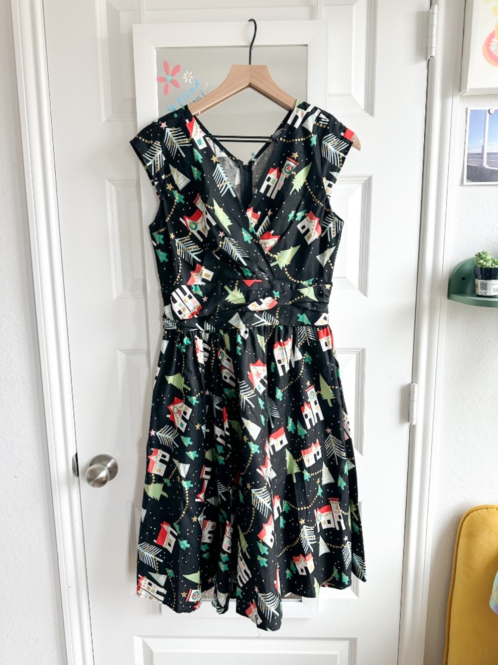 Retrolicious Medium Black Retro Holiday Village Print Fit & Flare Midi Dress